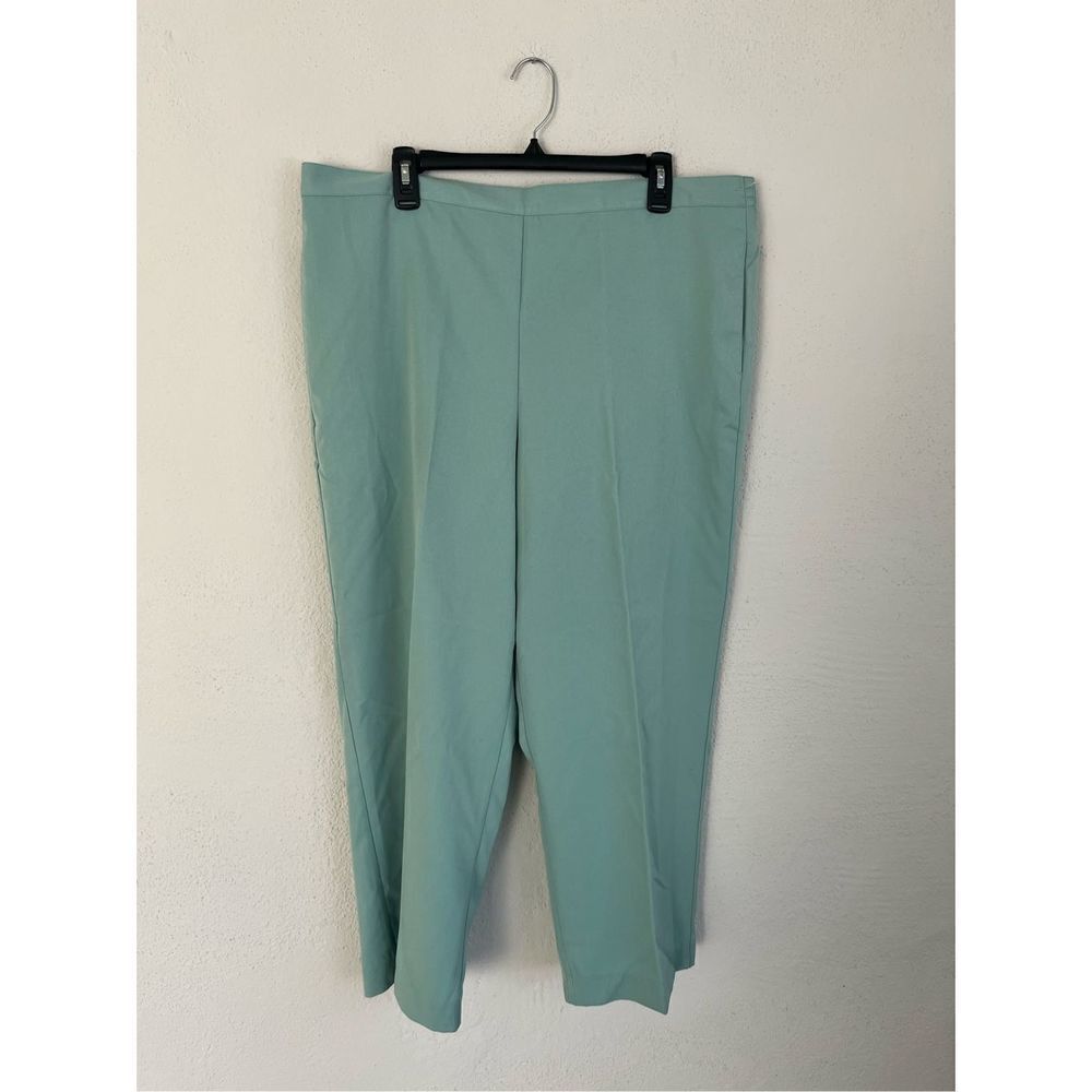 Alfred Dunner Women's Twill Mid-Rise Straight Leg Short Length Pant Size…